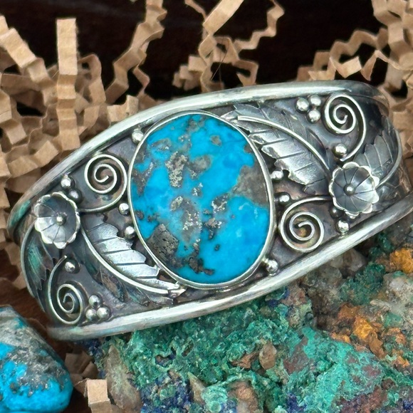 Turquoise southwestern statement sterling silver cuff - Picture 9 of 11